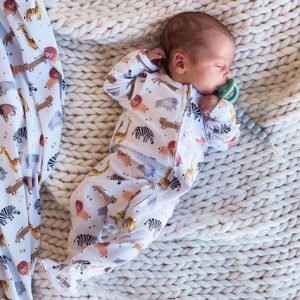 Discover the eco-friendly world of cloth diapers! From prefolds to all-in-ones, explore various types designed for comfort, convenience, and a sustainable baby life.