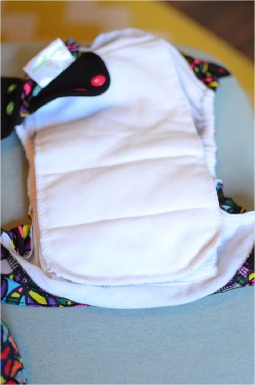 Unfold the secrets of cloth diapering! Learn about fitted, pocket, hybrid, and more - each with unique features to suit your baby's needs and your lifestyle.