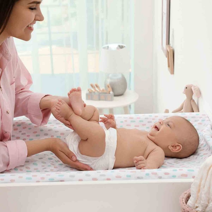 how to change a baby's diaper