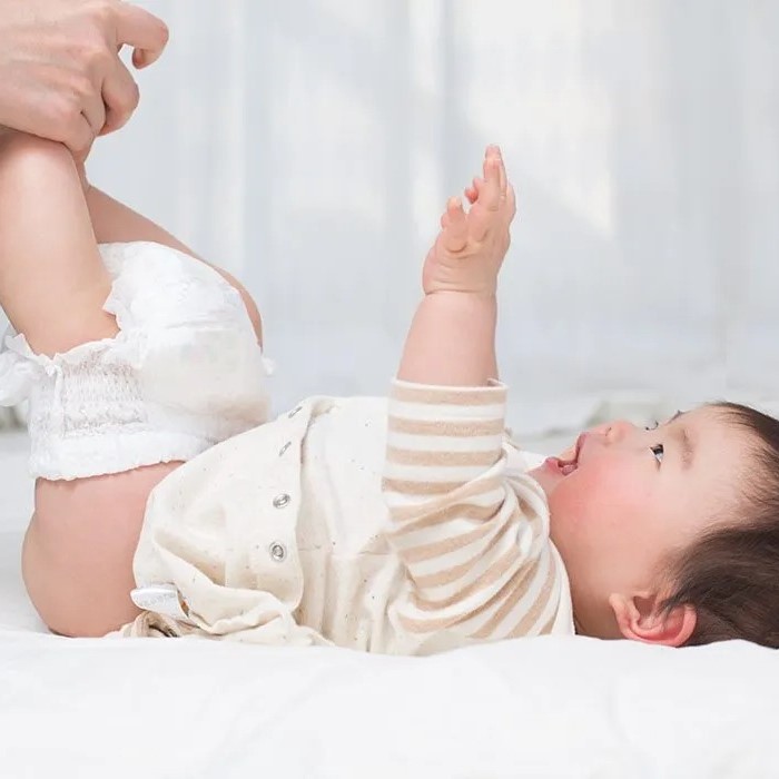 how to change a baby's diaper