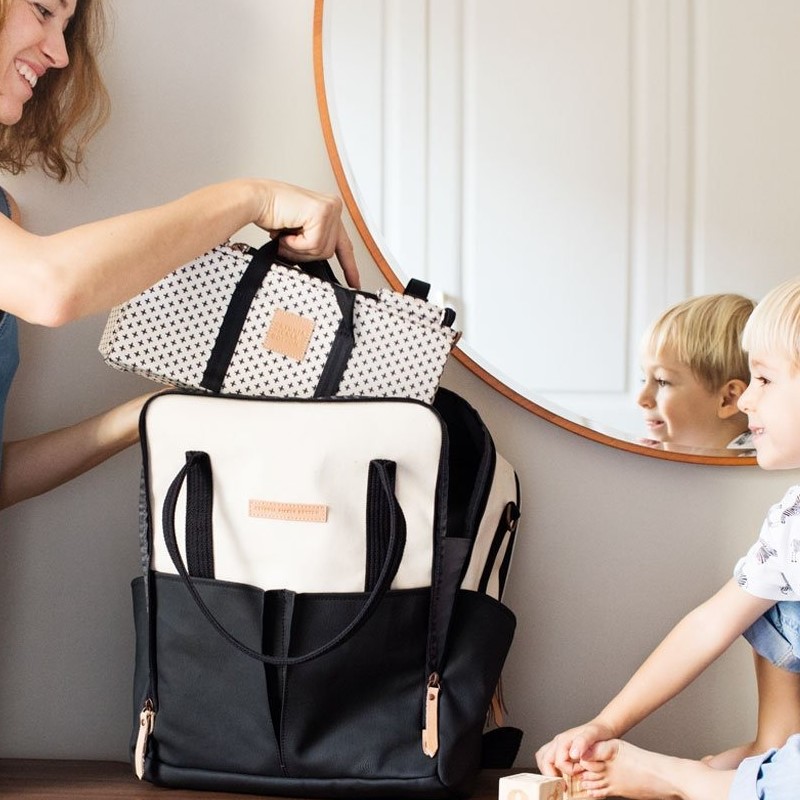 Diaper Bag Essentials: What Goes in a Diaper Bag